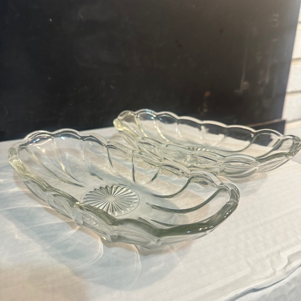 2 Clear Glass Scalloped Edge Oval Bananaโ Split Serving Dishes Sunburst Detail